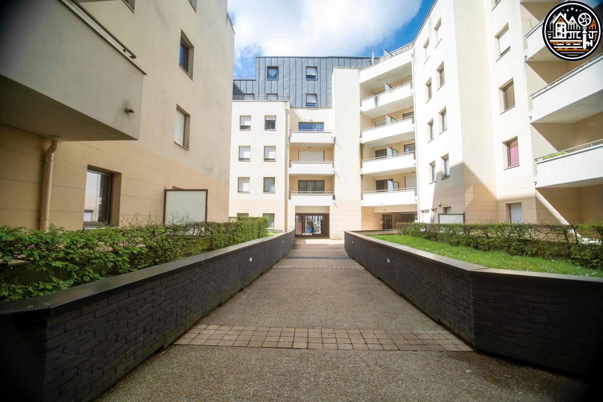 Gare Avec Parking Apartment